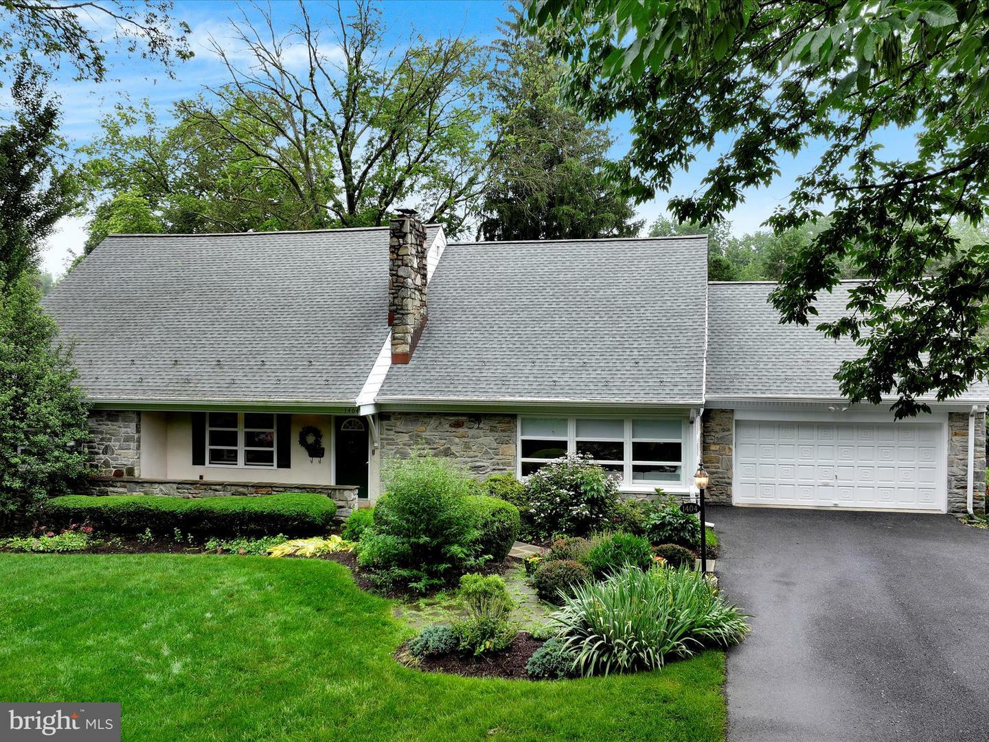 Property Photo: 1404 Hillcrest Road PA 17603