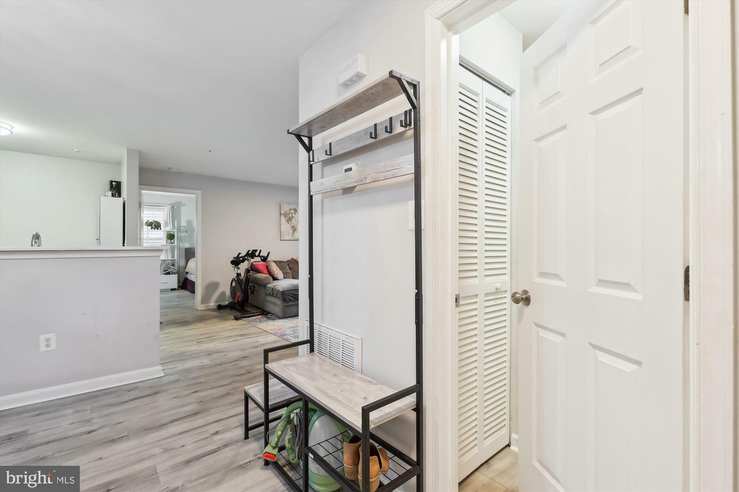 Property Photo: 1055 Gardenview Loop 202 VA 22191