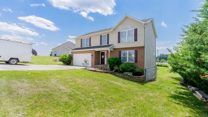Property Photo: 1411 Shenstone Dr VA 22802