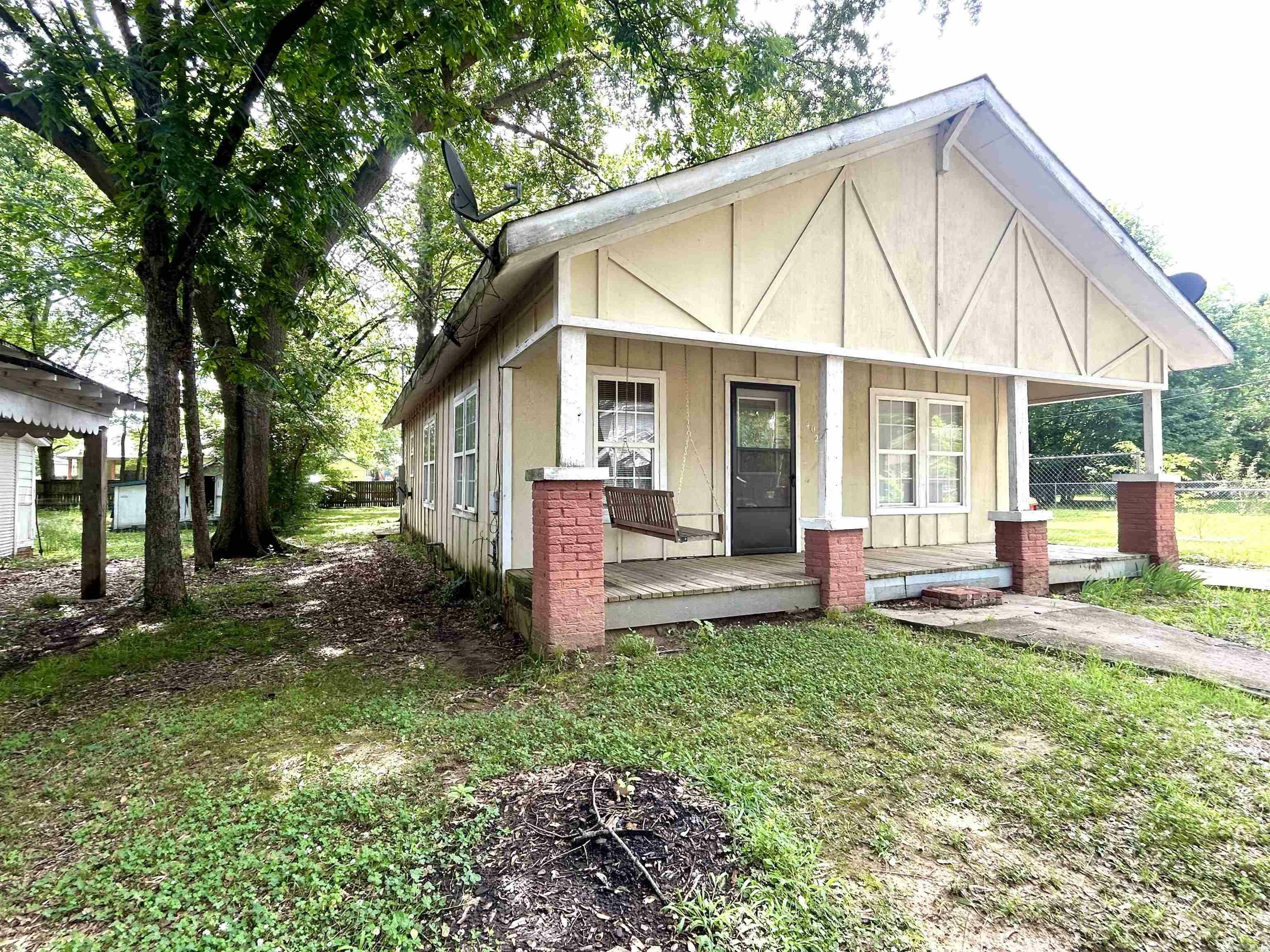 Property Photo: 402 N Morrill Street AR 72110
