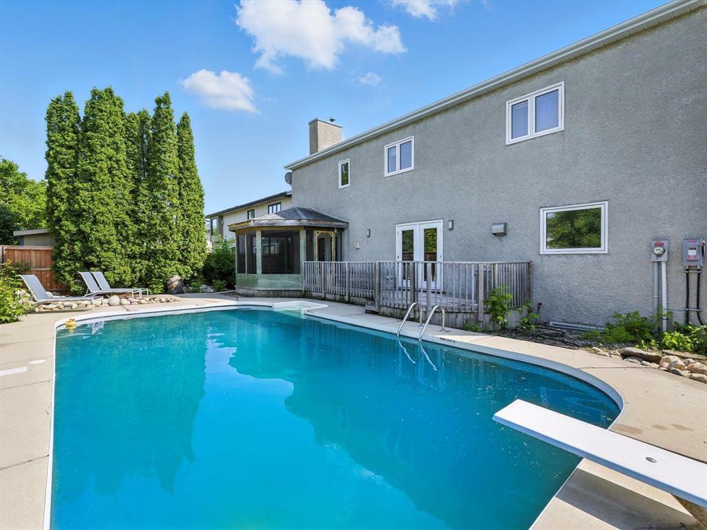 Property Photo: 159 Ambassador Row MB R2V 3M1