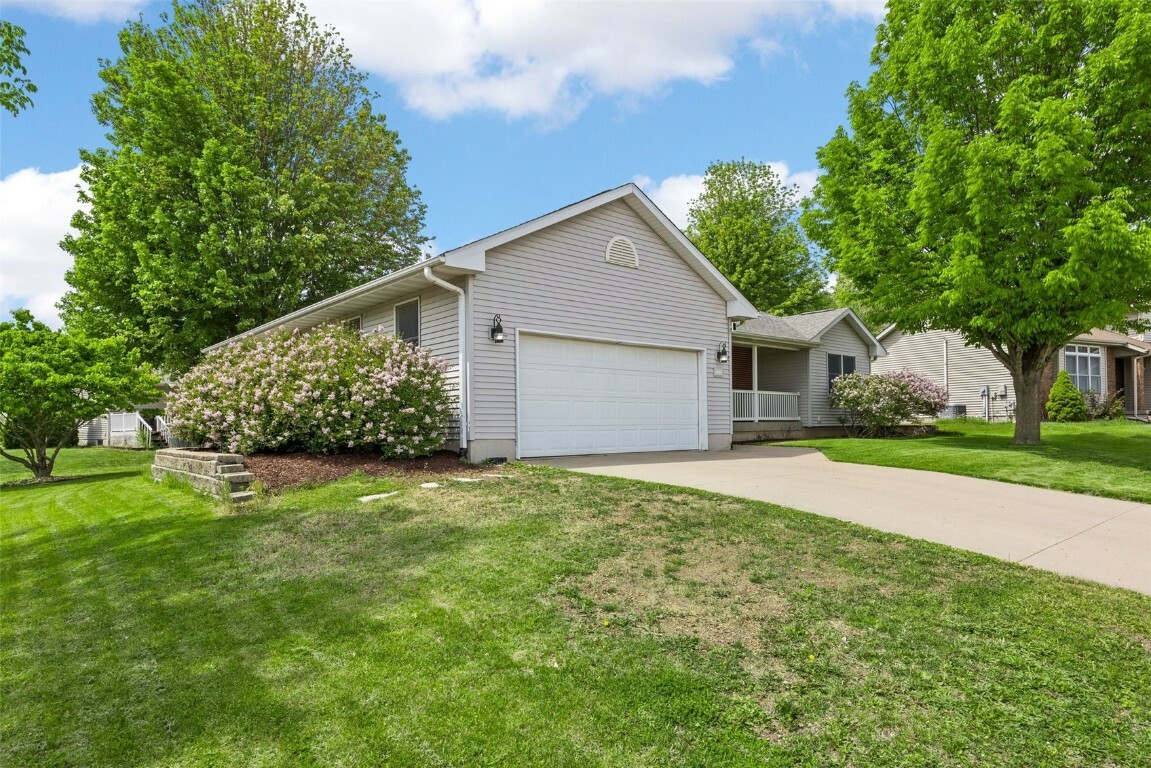 Property Photo: 1451 Chamberlain Drive IA 52240