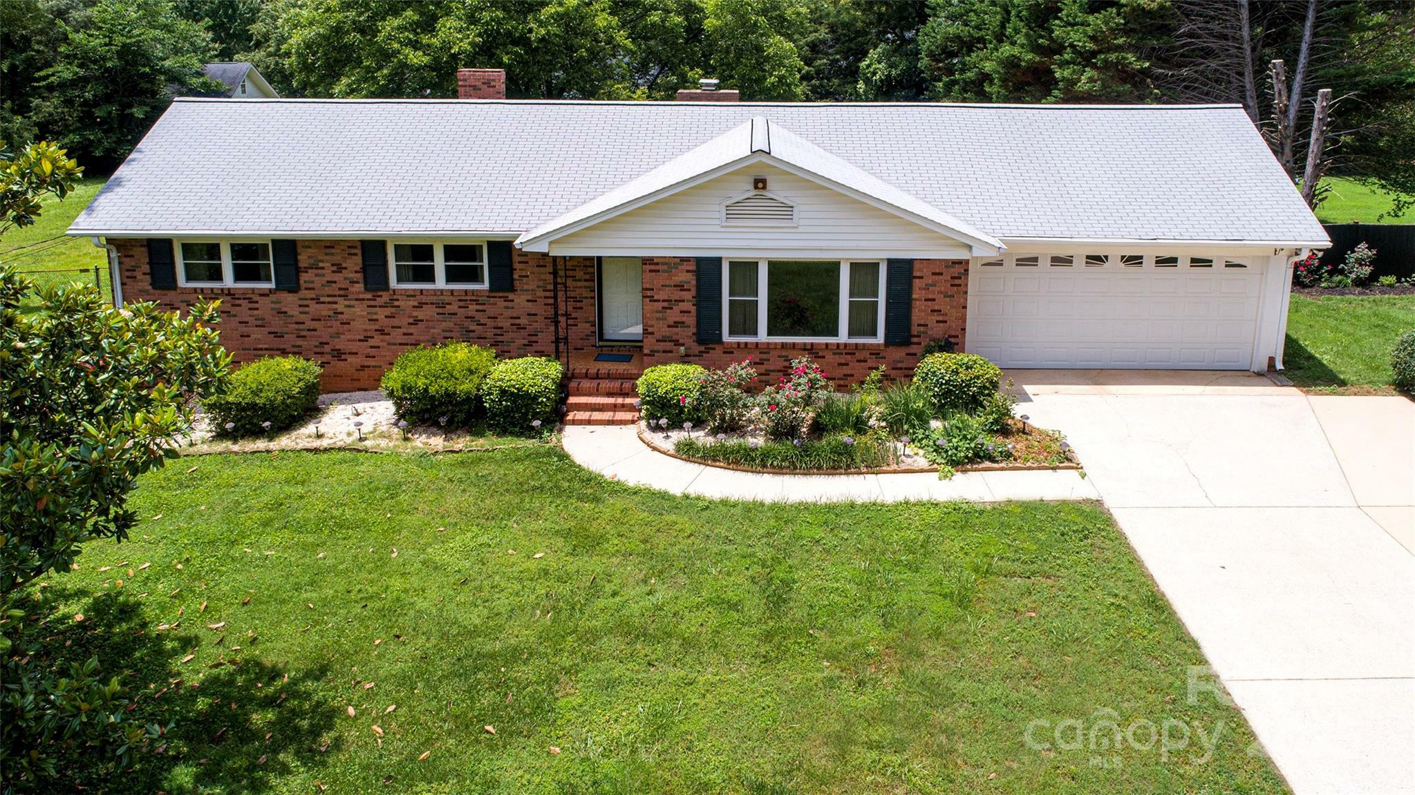 Property Photo: 1216 Manchester Lane NC 28227