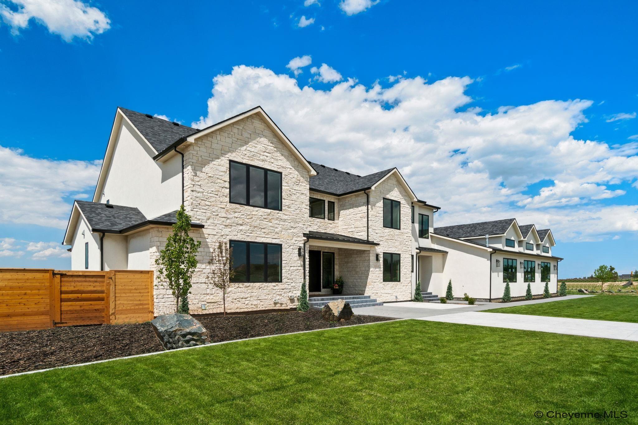 Property Photo: 1002 Haven Ct WY 82009