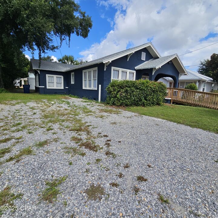 Property Photo: 1011 Grace Avenue FL 32401