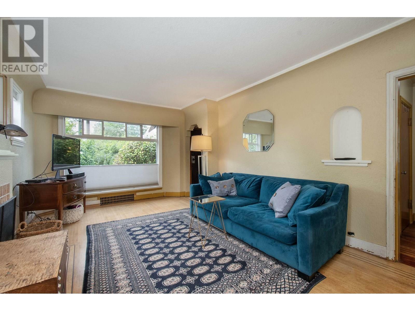Property Photo:  2686 Nanaimo Street  BC V5N 5E7 