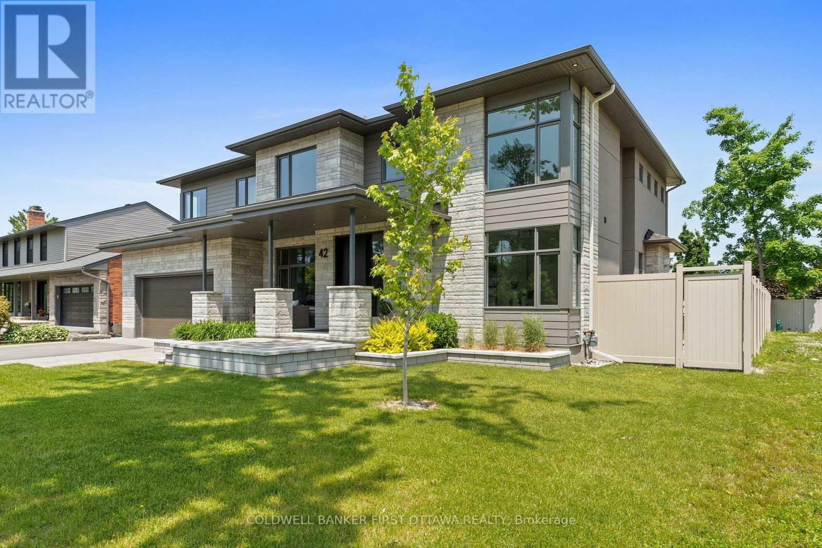 Property Photo: 42 Parkland Crescent ON K2H 7W5