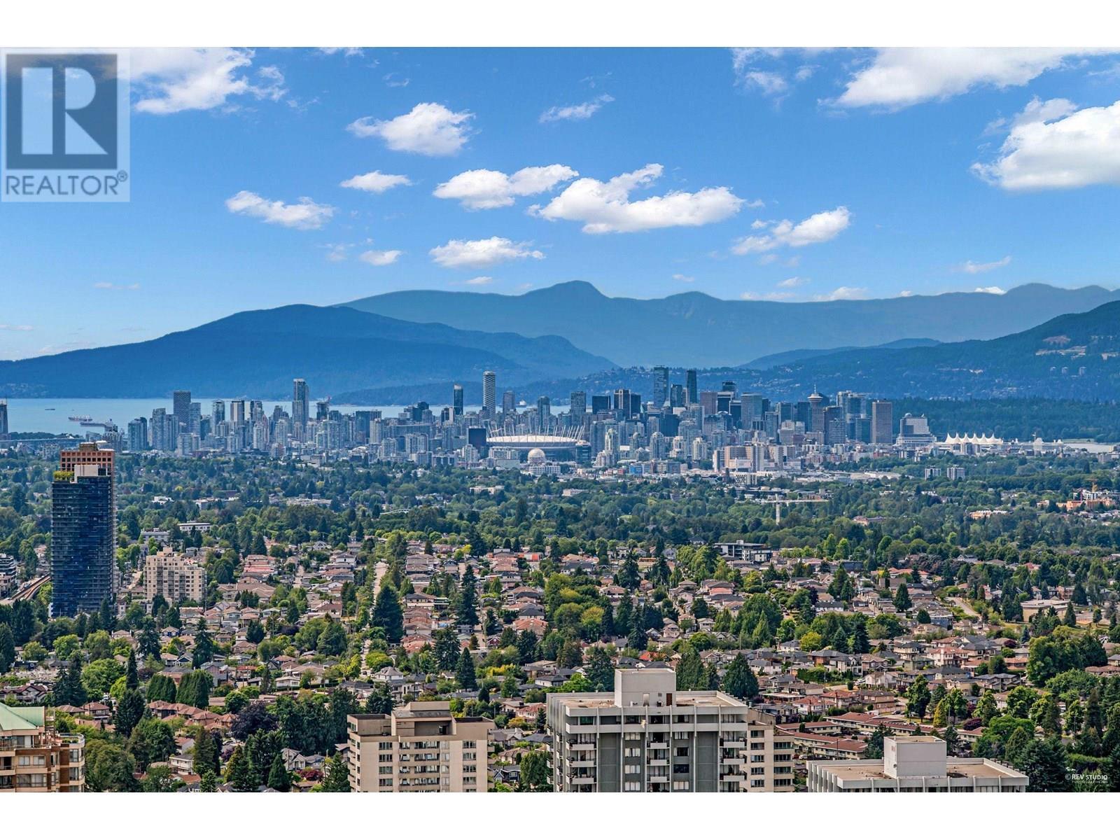 Property Photo: 6000 McKay Avenue 4206 BC V5H 0K2