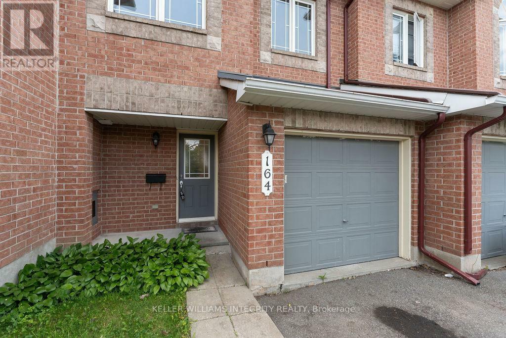 Photo de la propriété: 164 Sorento Street ON K2J 0B4