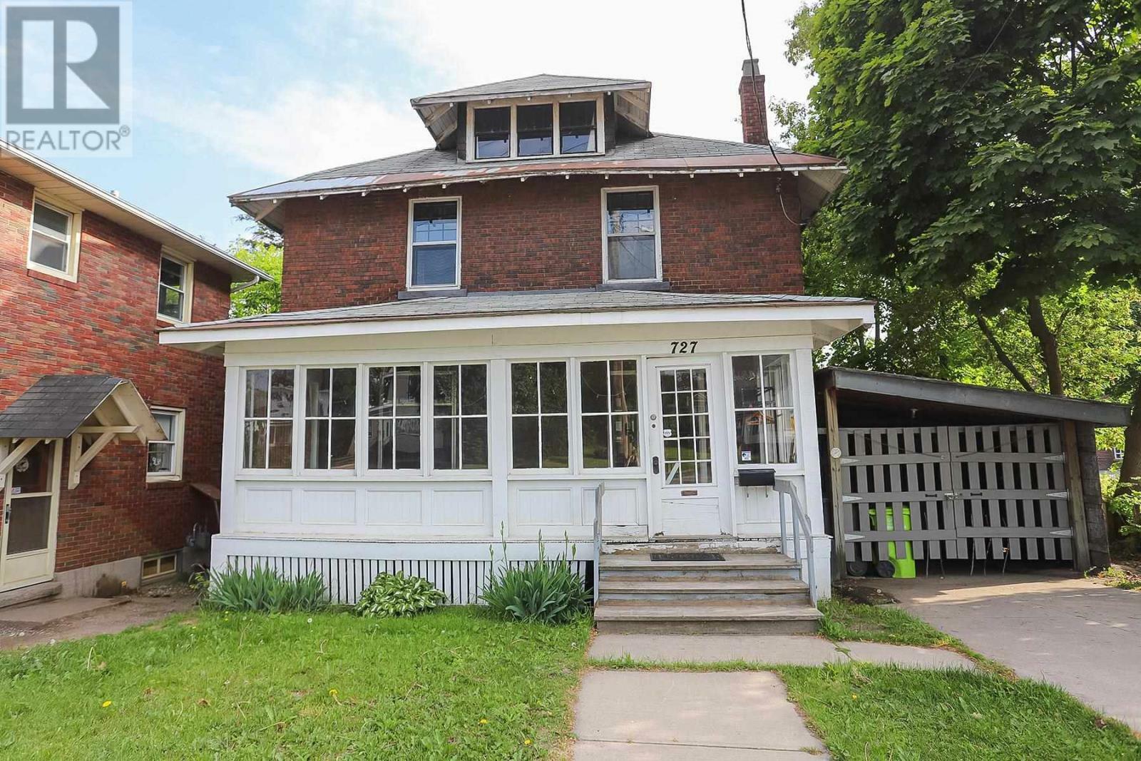 Property Photo: 727 Wellington St E ON P6A 2M8