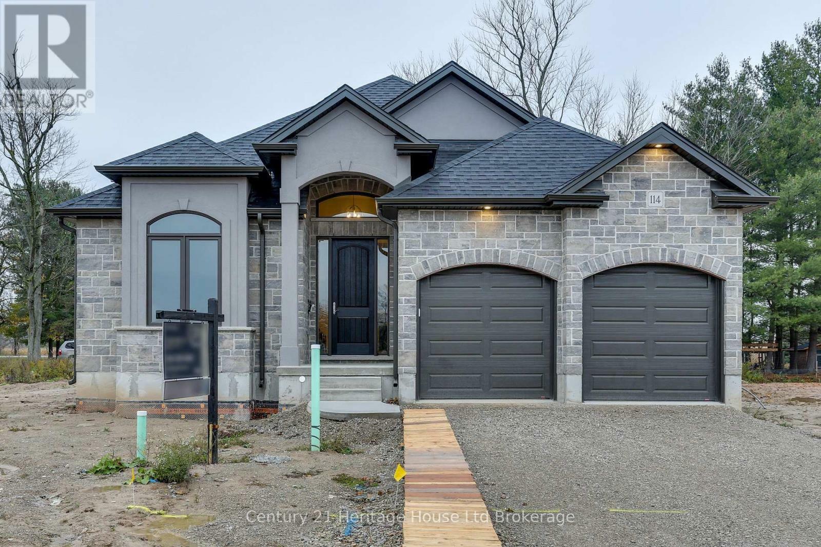 114 Beech Boulevard  Tillsonburg ON N4G 5S1 photo