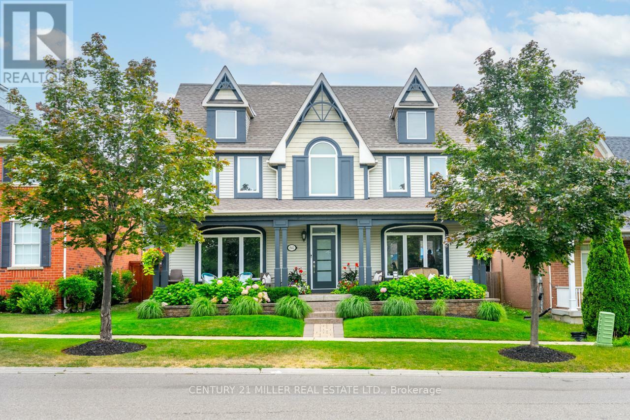 Property Photo: 842 John Watt Boulevard ON L5W 1G2