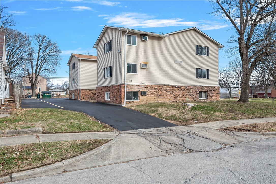 Property Photo:  612 W Macon Street  IL 62522 