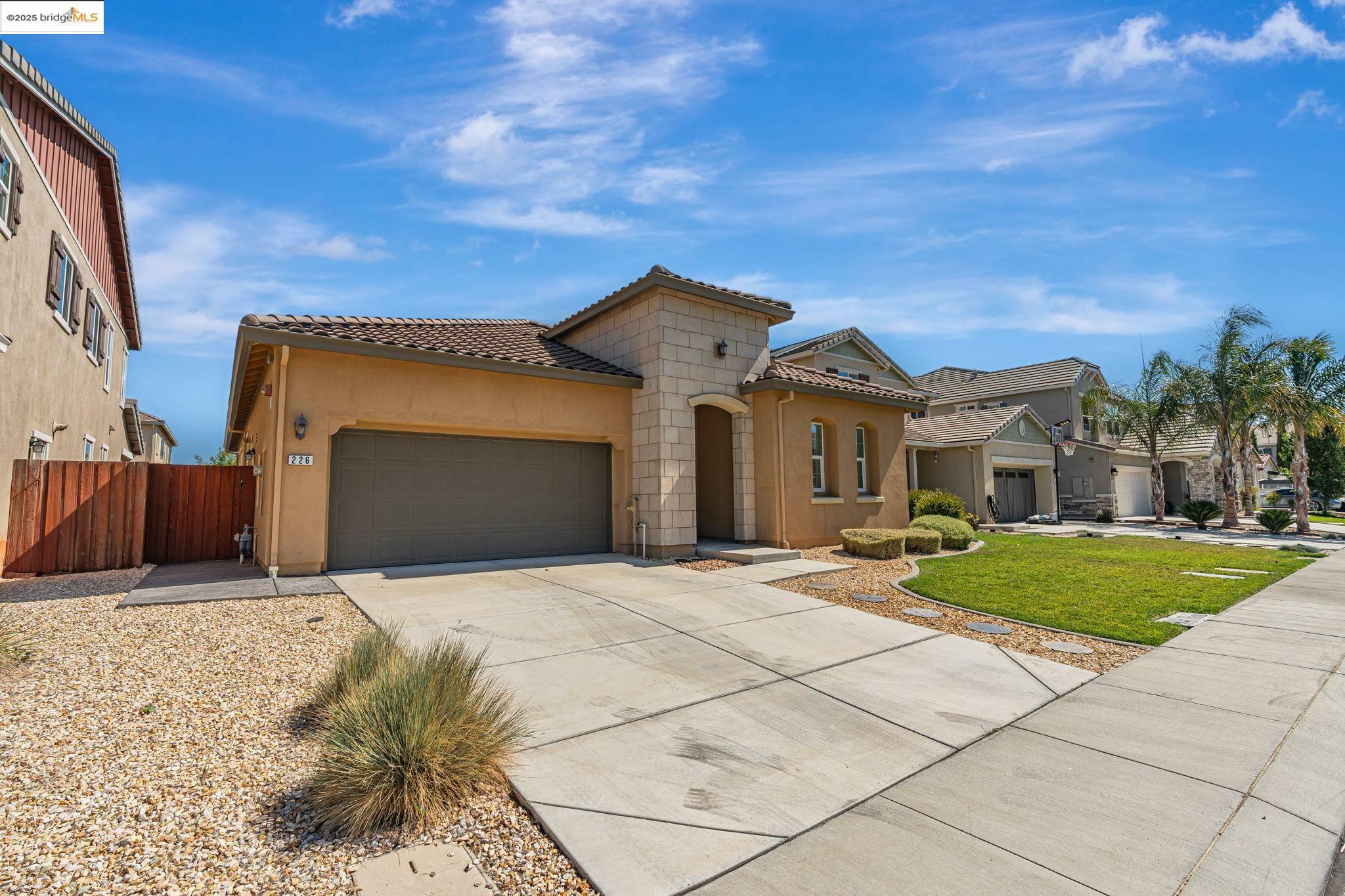 Property Photo: 226 Wynn St CA 94561