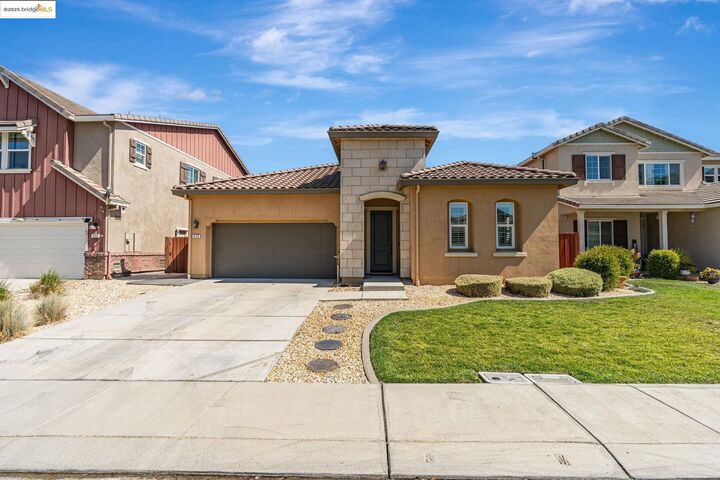 Property Photo: 226 Wynn St CA 94561