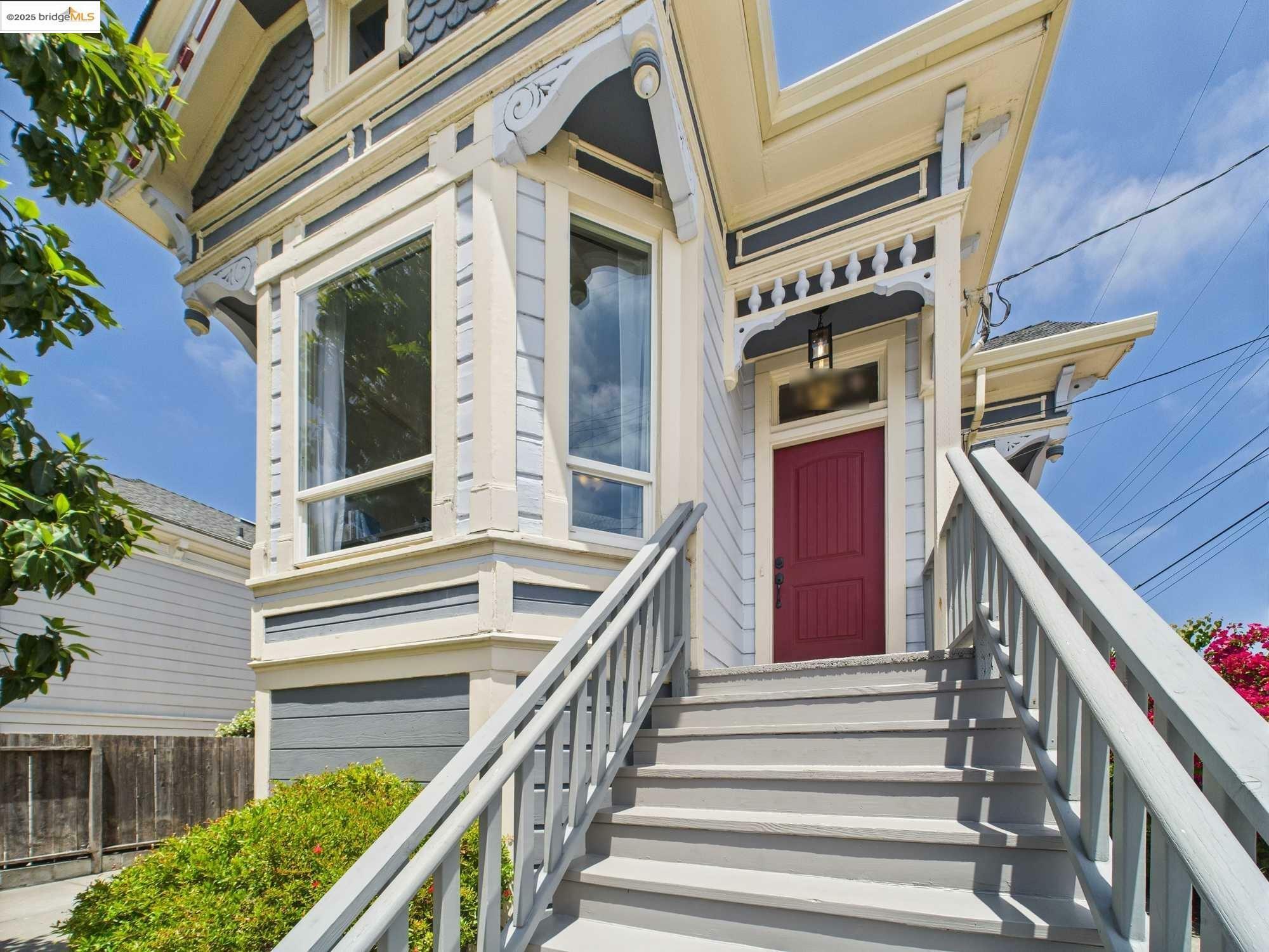 Property Photo: 1054 24th St CA 94607