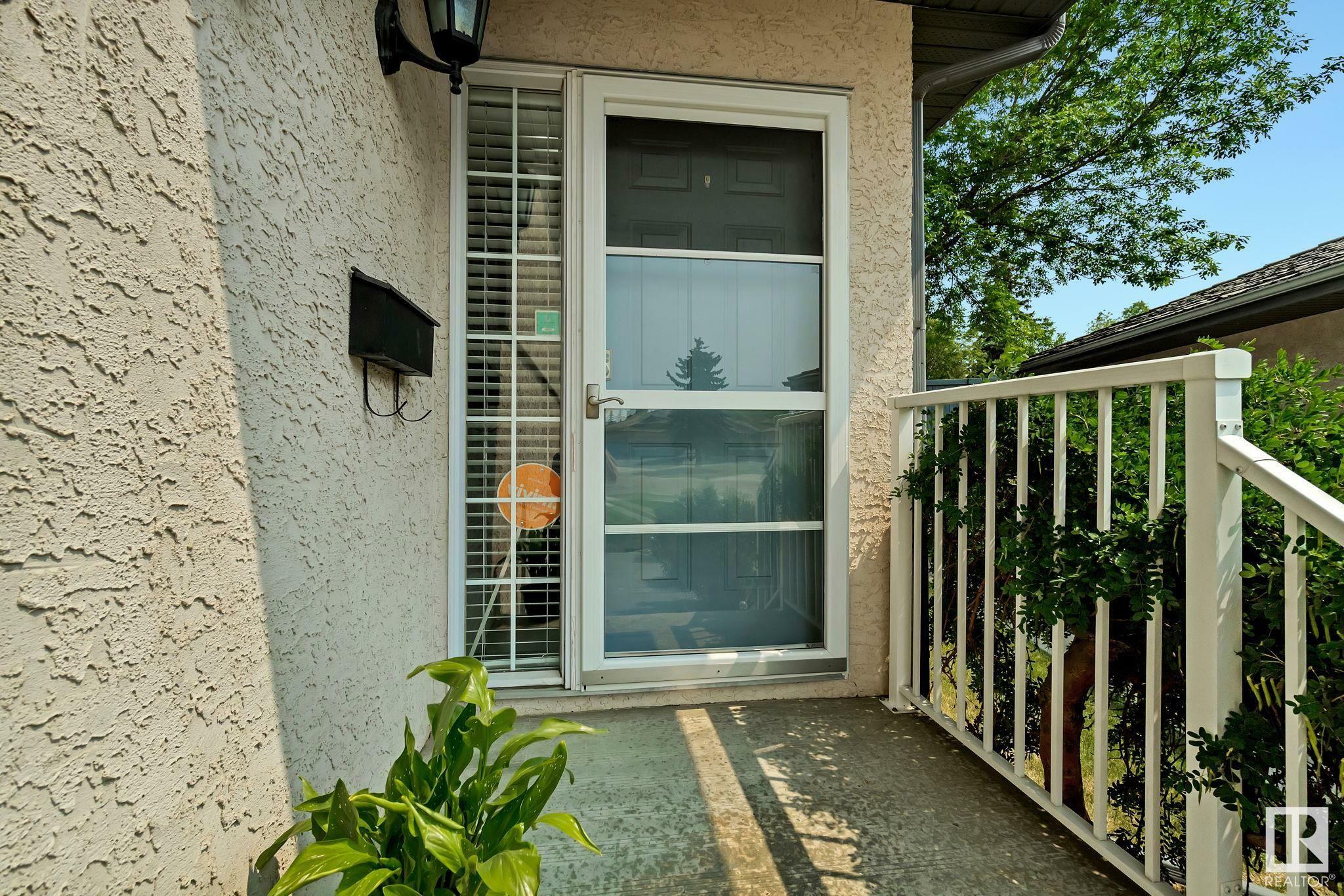 Photo de la propriété: 215 Blackburn SW 123 AB T6W 1B9