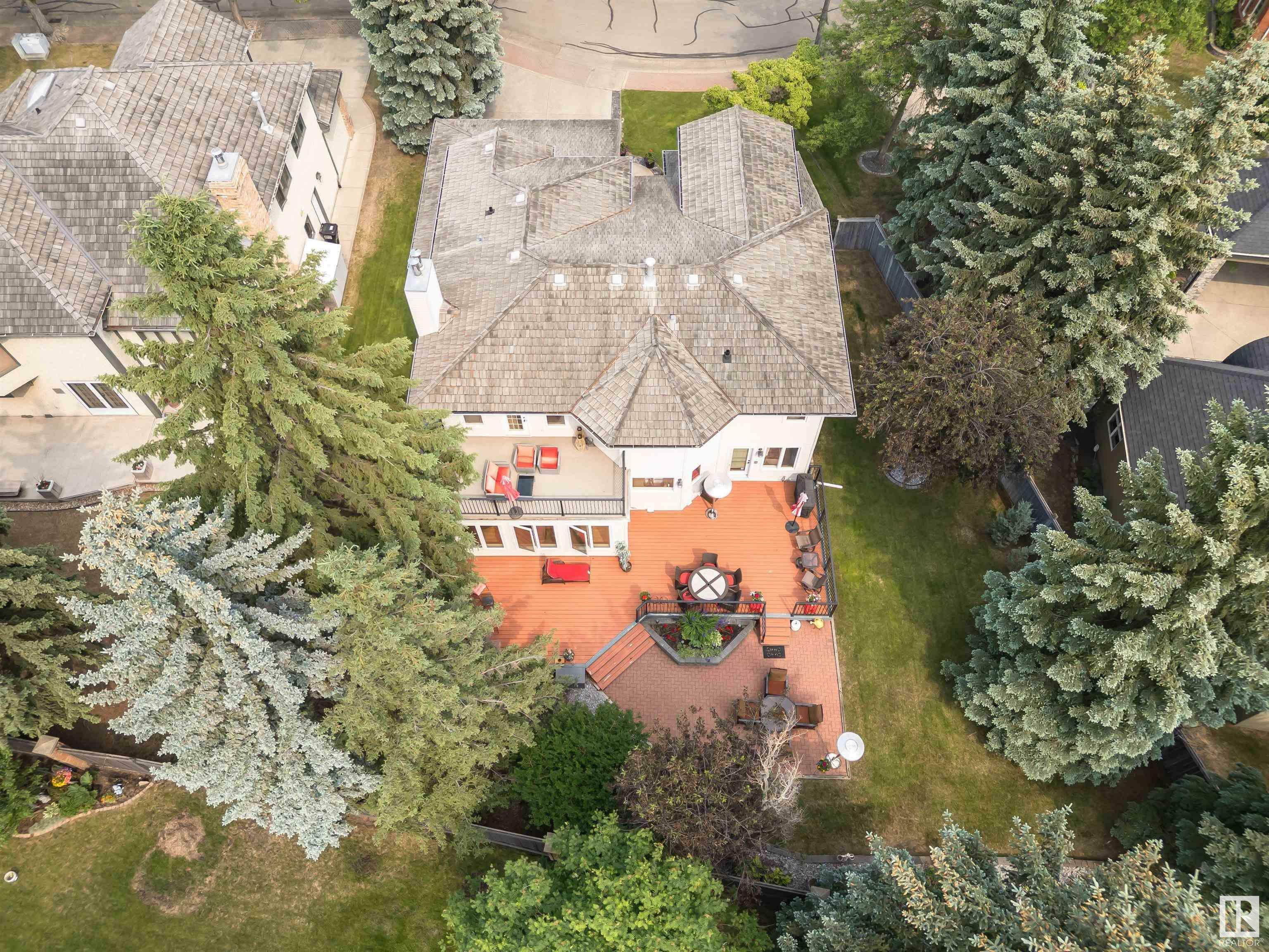 Property Photo: 32 West Point Wynd NW AB T5T 5N5