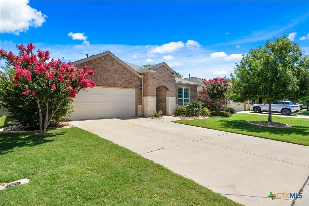 Property Photo: 14 Acacia Way TX 78633