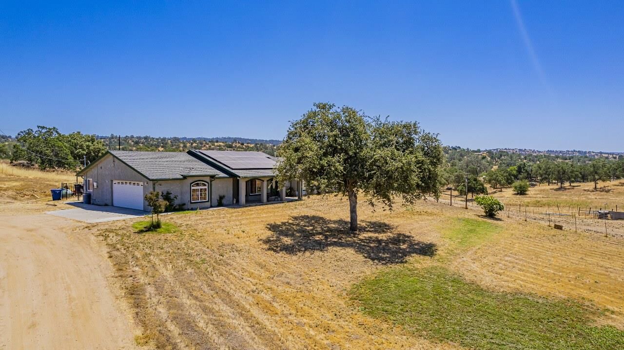 Property Photo:  35095 Rough Rider Way  CA 93653 