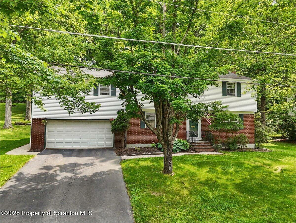 Property Photo: 104 Sturbridge Road PA 18411