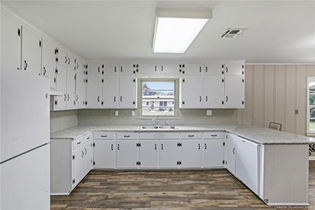 Property Photo: 608 Contour Street LA 70605