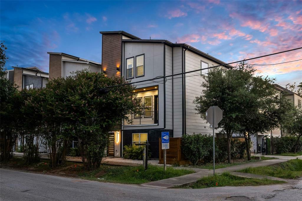 Property Photo: 602 W 28th Street A TX 77008