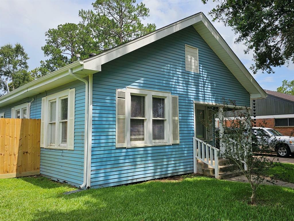 Property Photo: 518 Bowie Street TX 77575