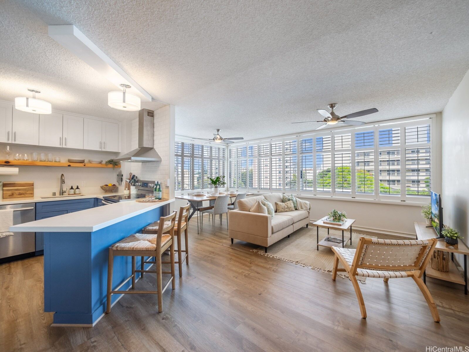 Property Photo:  1545 Nehoa Street 101  HI 96822 