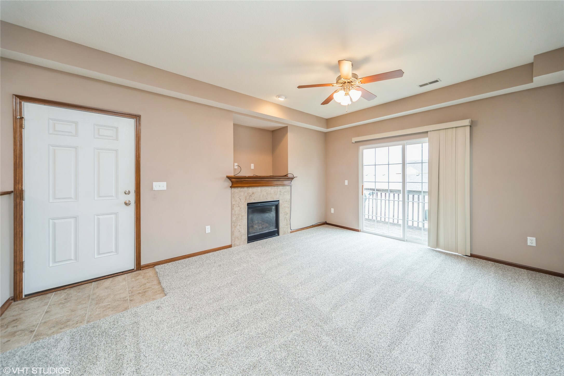 Property Photo: 1624 NW Prairie Lakes Drive 4 IA 50023