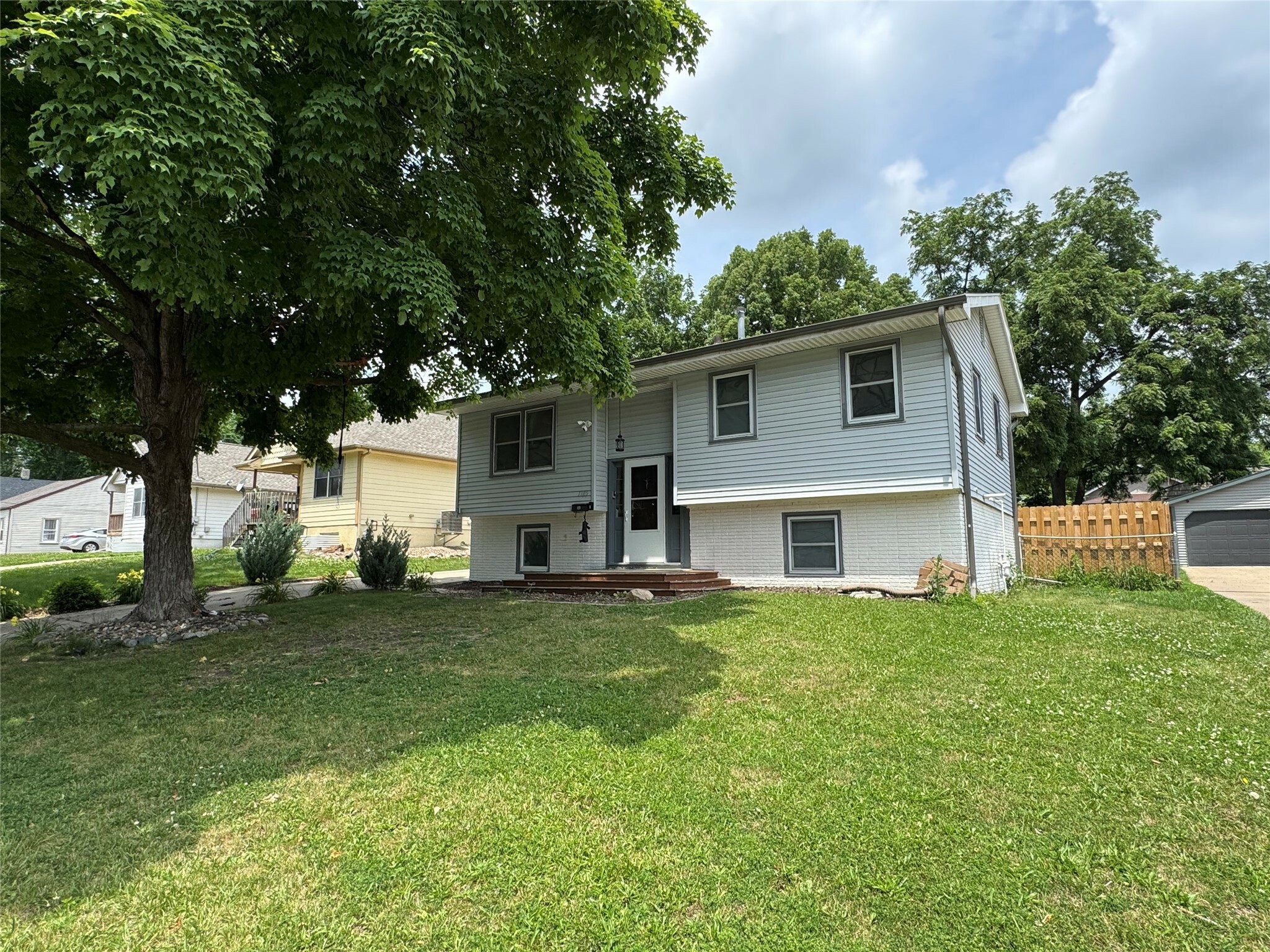 Property Photo: 1105 Bundy Street IA 50315