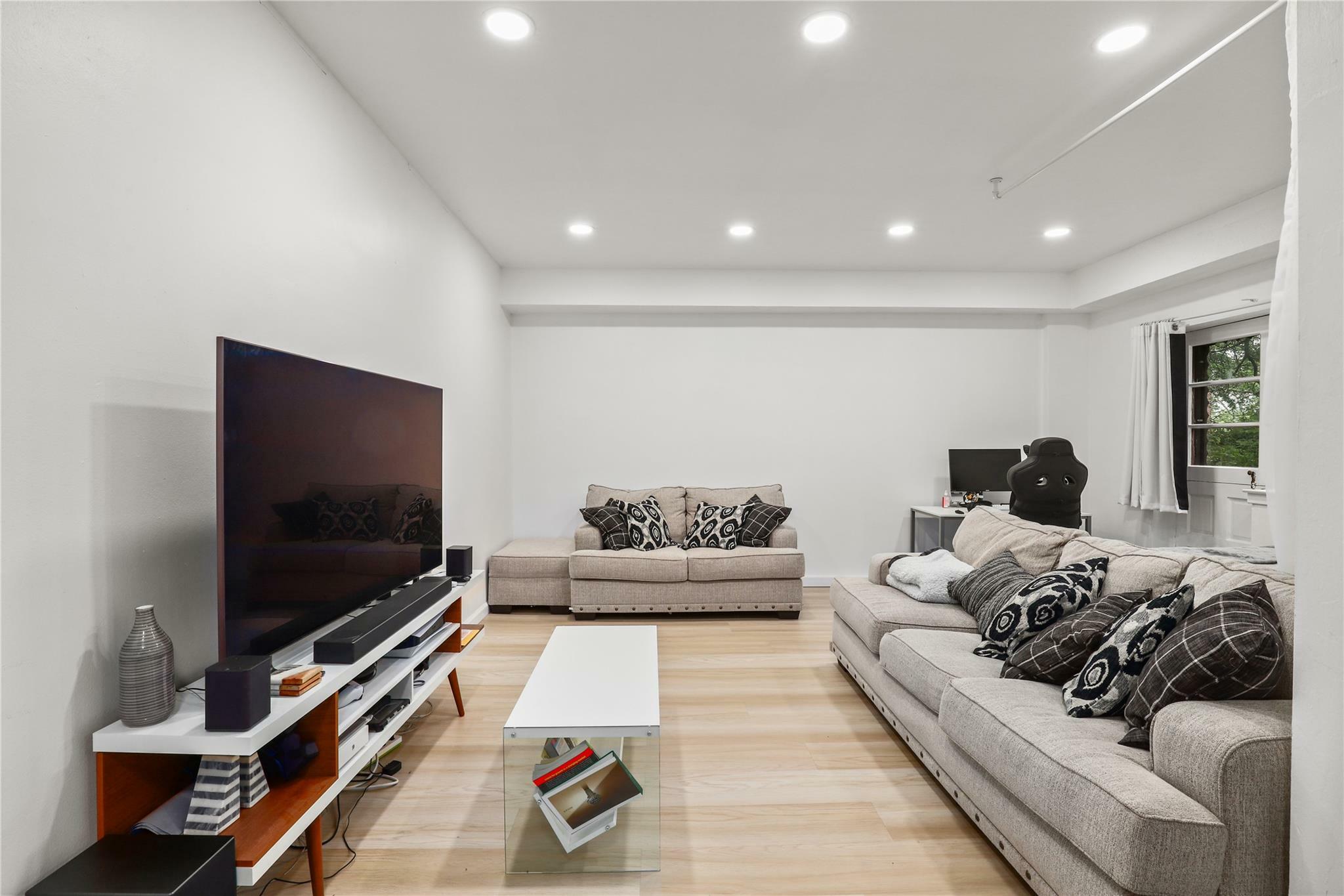 Property Photo: 140 N Broadway It9 NY 10533