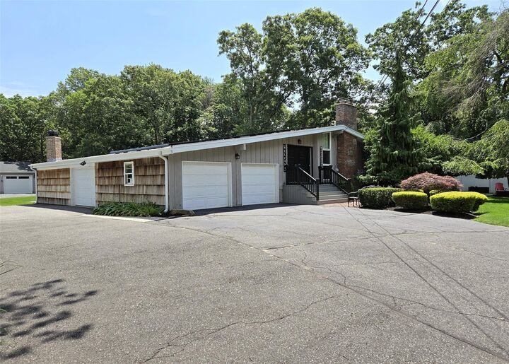 Property Photo:  455 Miller Place Road  NY 11764 