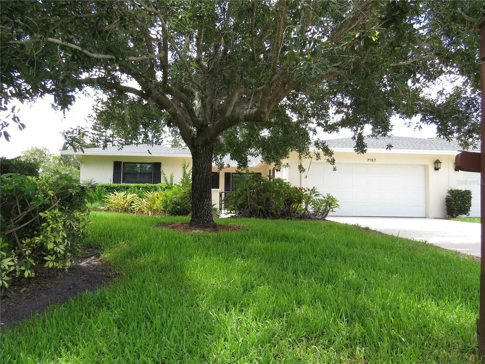 Property Photo: 7157 Fairway Bend Circle FL 34243