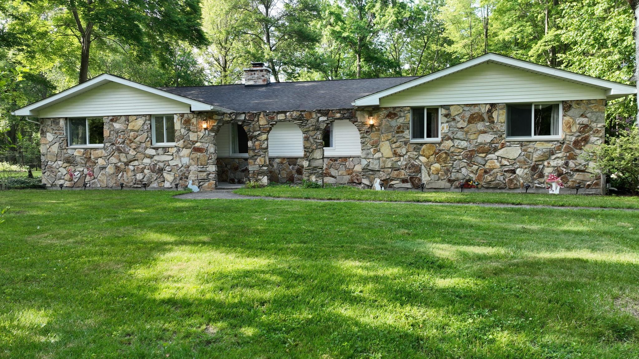 Property Photo: 5724 E Townline Road MI 48415
