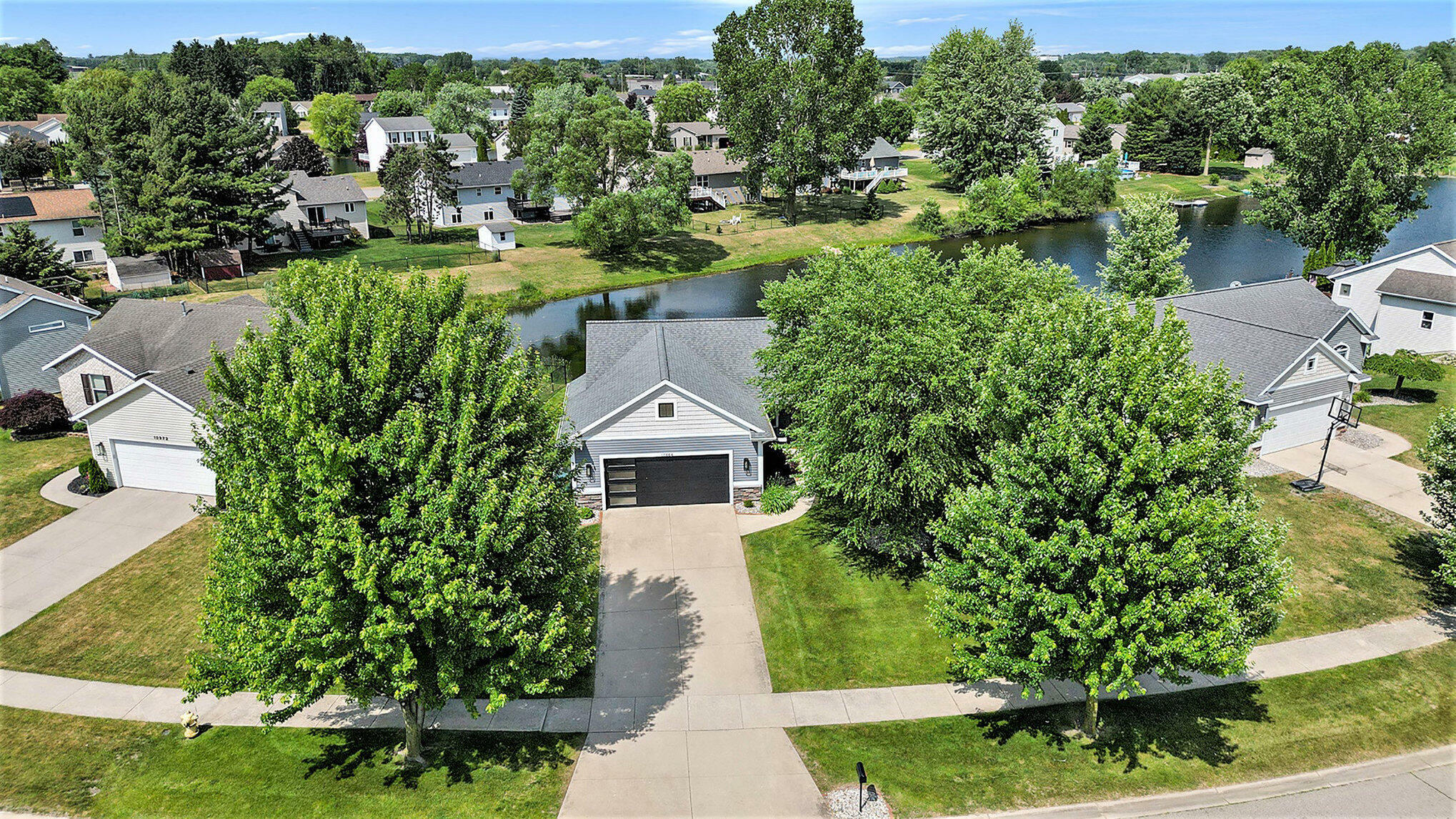 Property Photo:  10964 Lance Avenue  MI 49401 