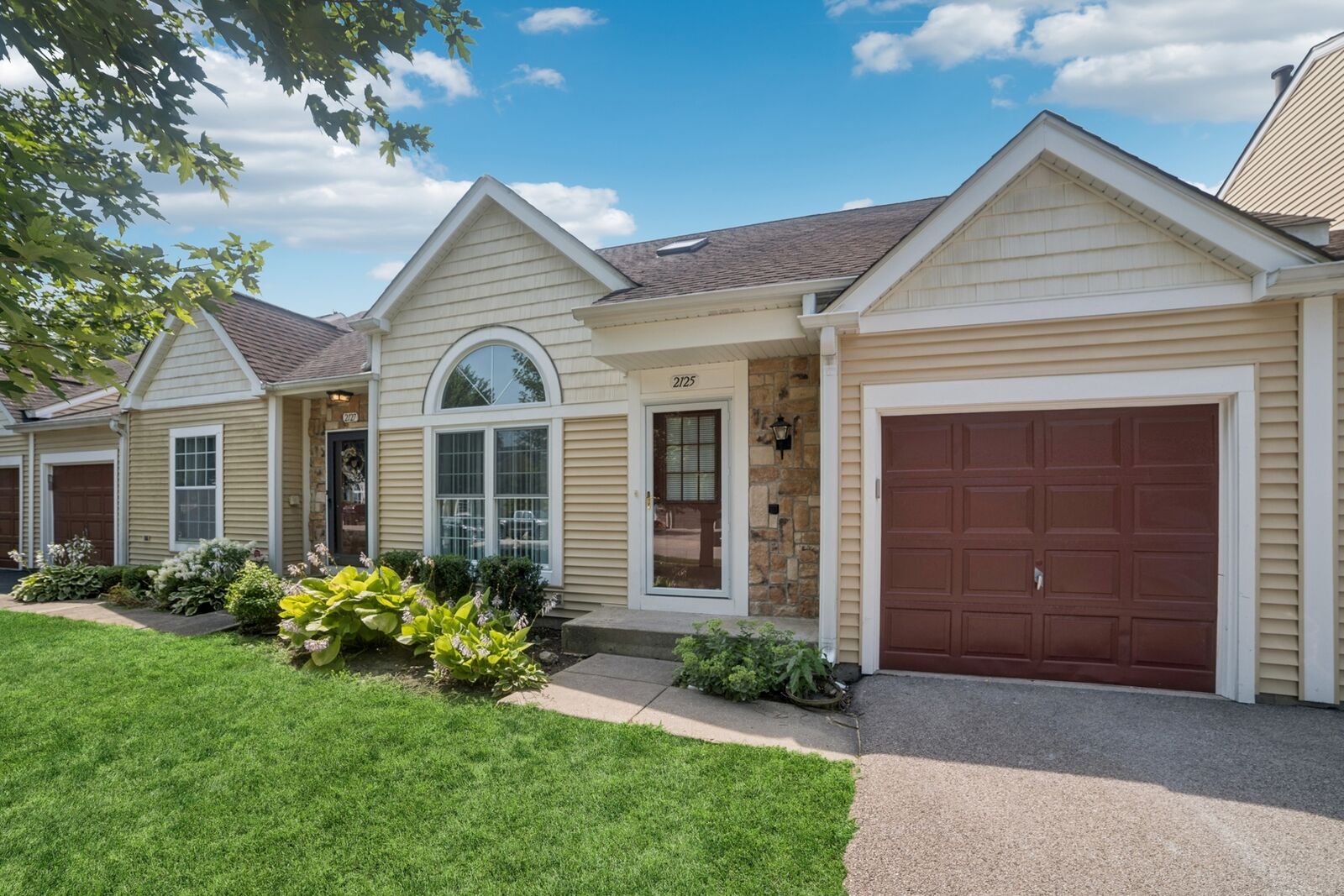 Property Photo:  2125 Teton Parkway  IL 60102 