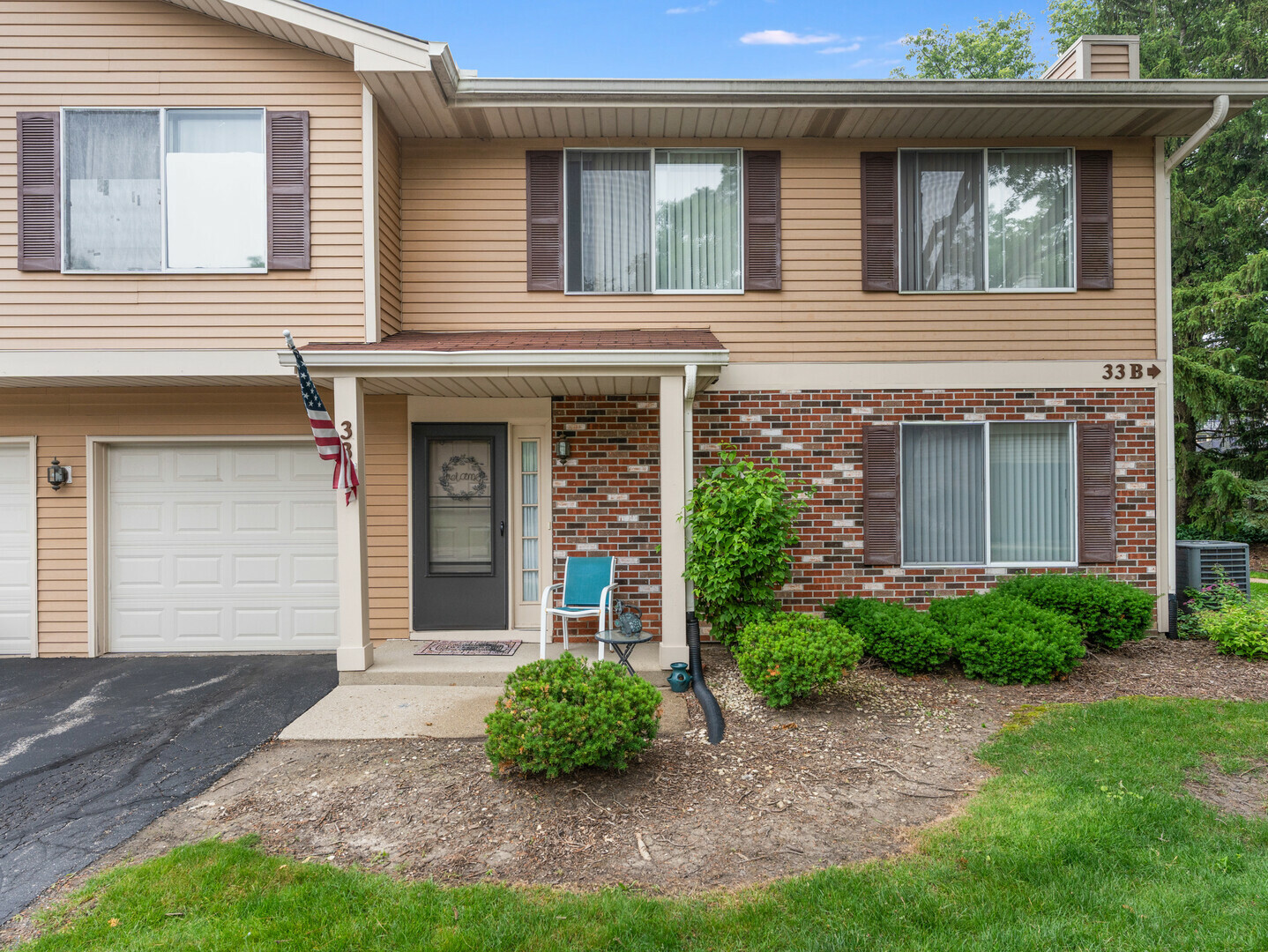 Property Photo: 33 E Hickory Street A IL 60148
