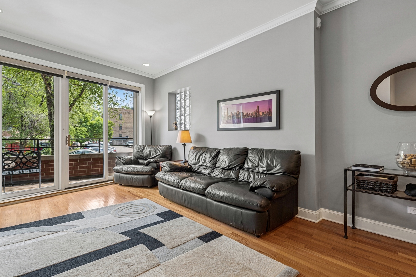 Property Photo: 4660 N Winthrop Avenue 1N IL 60640