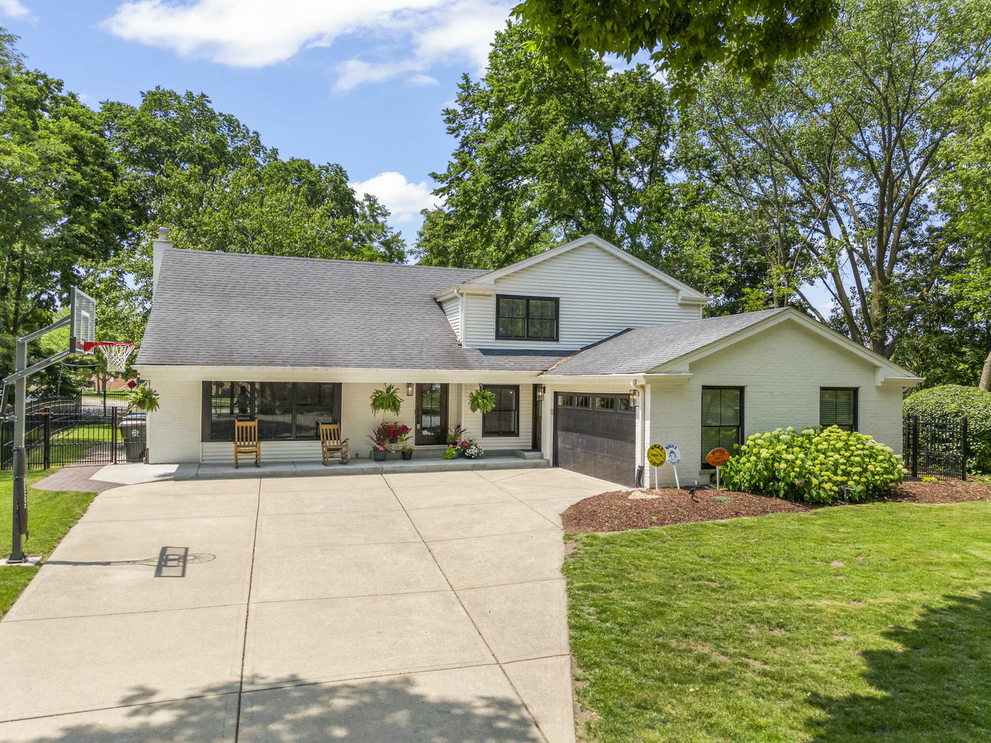 Property Photo: 440 Menominee Lane IL 60563