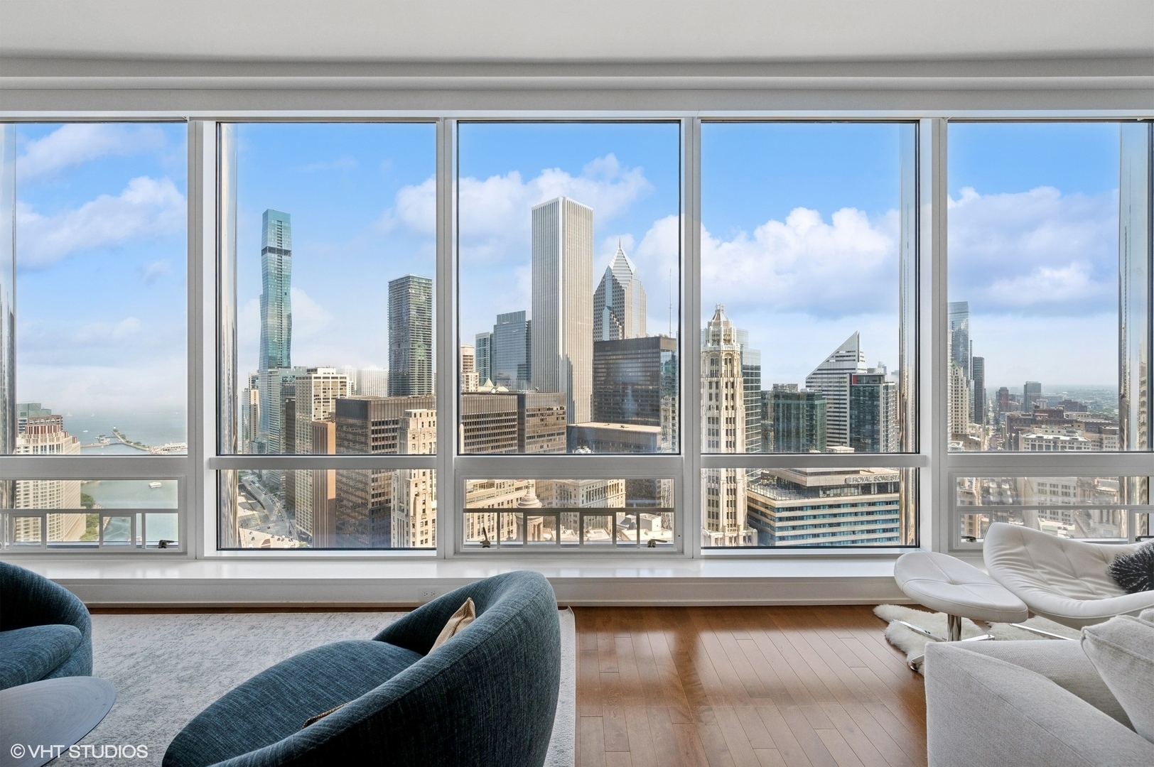Property Photo: 401 N Wabash Avenue 32J IL 60611
