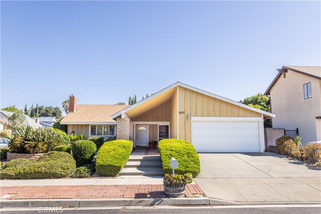 Property Photo:  2217 E Brower Street  CA 93065 