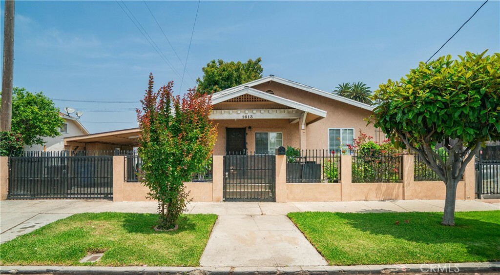 Property Photo:  1613 West 56th Street  CA 90062 