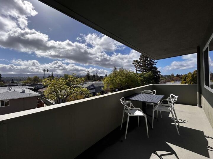 Property Photo: 1458 Hudson Street 305 CA 94061