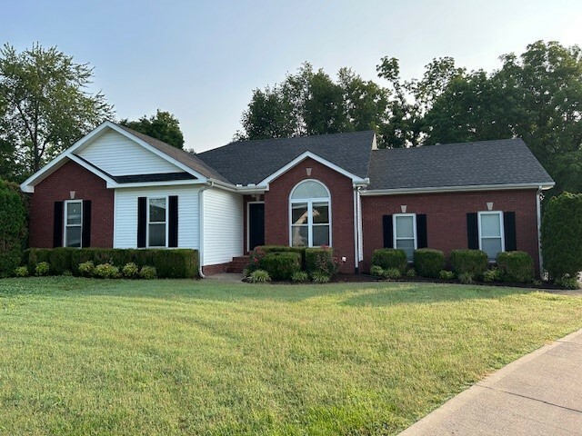 Property Photo: 926 Doe Run Ct TN 37010