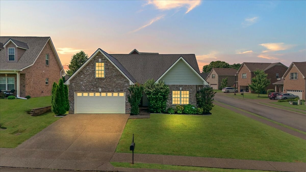 Property Photo: 3028 Honeysuckle Dr TN 37174