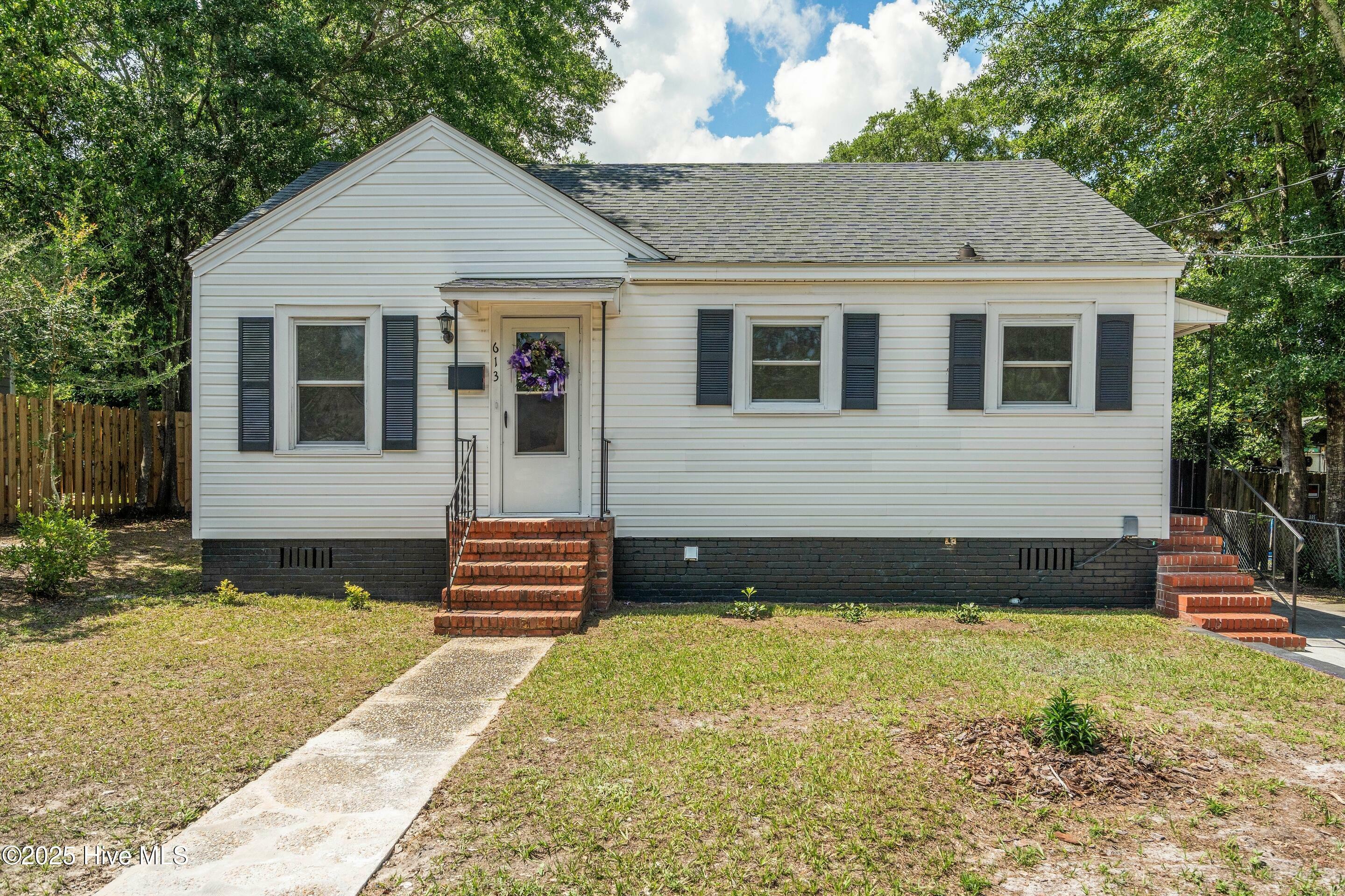 Property Photo: 613 Morningside Drive NC 28401