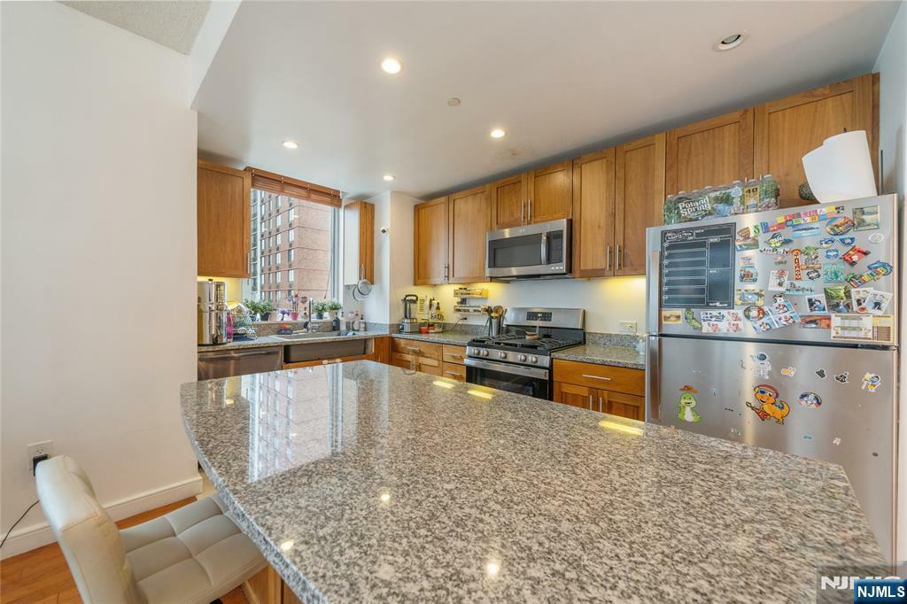 Property Photo:  20 Newport Parkway 1201  NJ 07310 