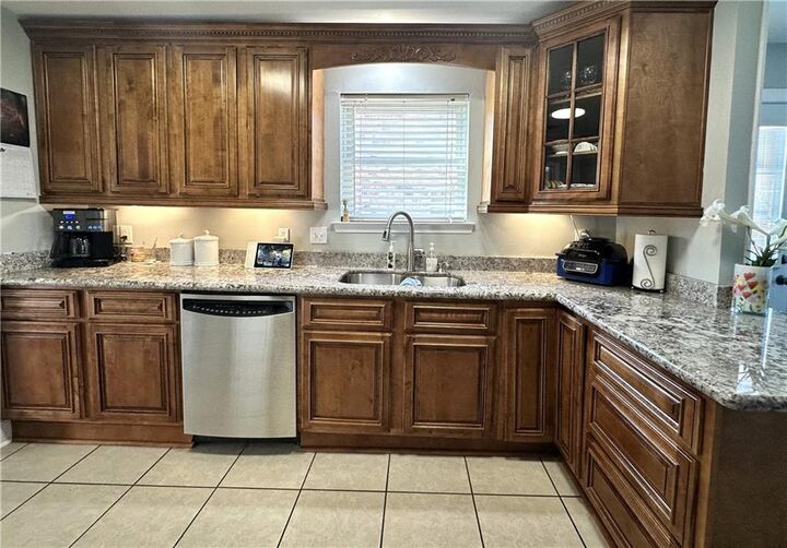Property Photo: 4908 David Drive LA 70065
