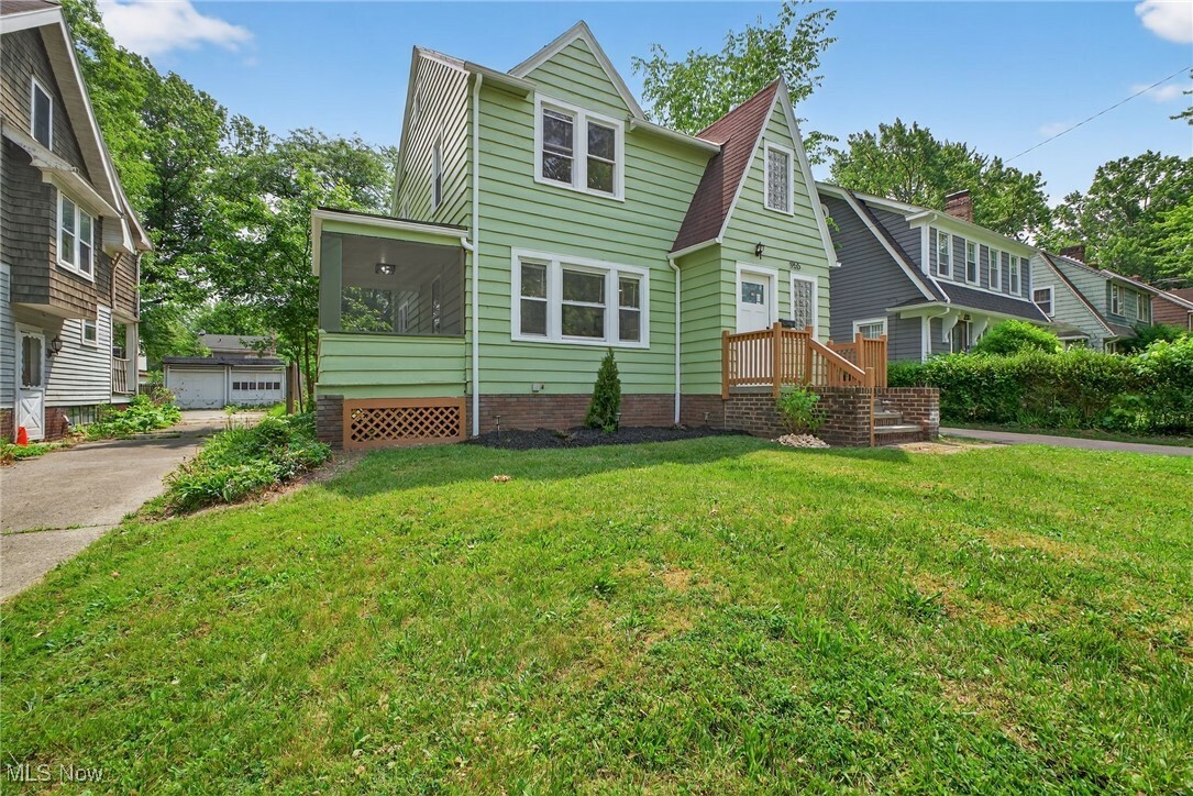 Property Photo: 955 Montford Road OH 44121